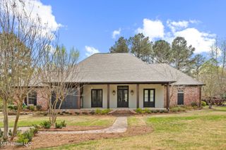 128 Summer Lake Drive, Ridgeland, MS 39157