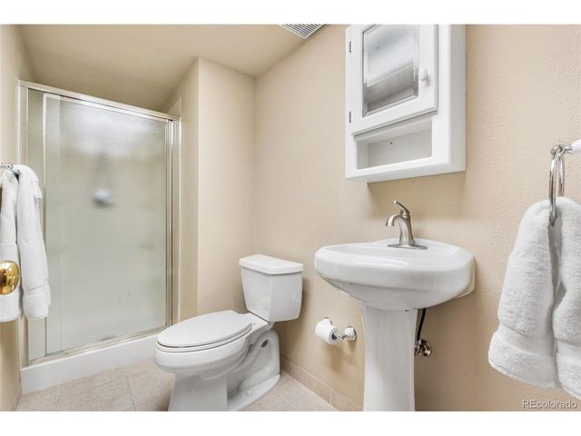 5860 S Quintero Cir, Centennial, CO 80015