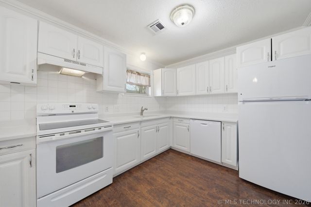 5132 Harvard Drive, Bartlesville, OK 74006