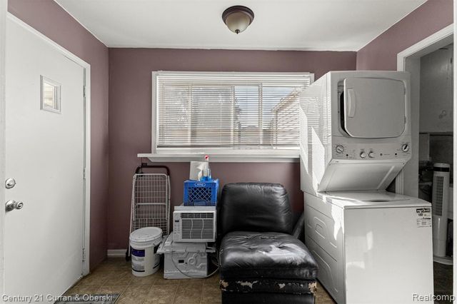 24035 Currier Street, Dearborn Heights, MI 48125