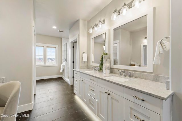 12378 N Meadow Wood LN, Hayden, ID 83835