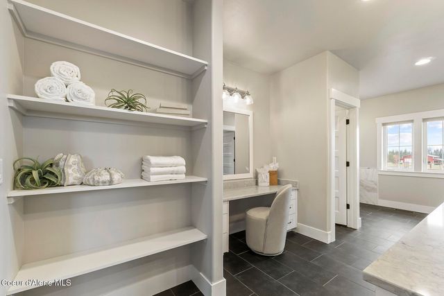 12378 N Meadow Wood LN, Hayden, ID 83835