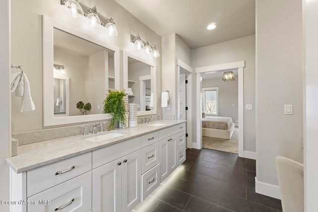 12378 N Meadow Wood LN, Hayden, ID 83835