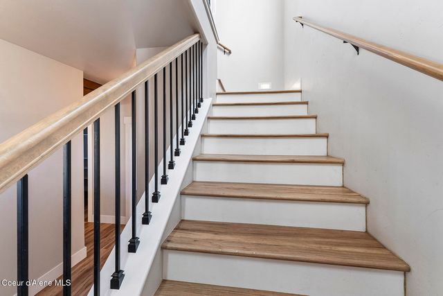 12378 N Meadow Wood LN, Hayden, ID 83835