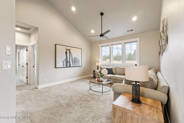 12378 N Meadow Wood LN, Hayden, ID 83835