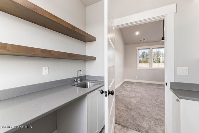 12378 N Meadow Wood LN, Hayden, ID 83835