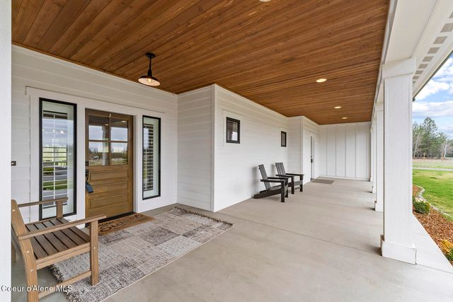 12378 N Meadow Wood LN, Hayden, ID 83835