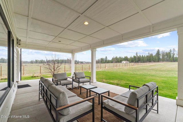 12378 N Meadow Wood LN, Hayden, ID 83835