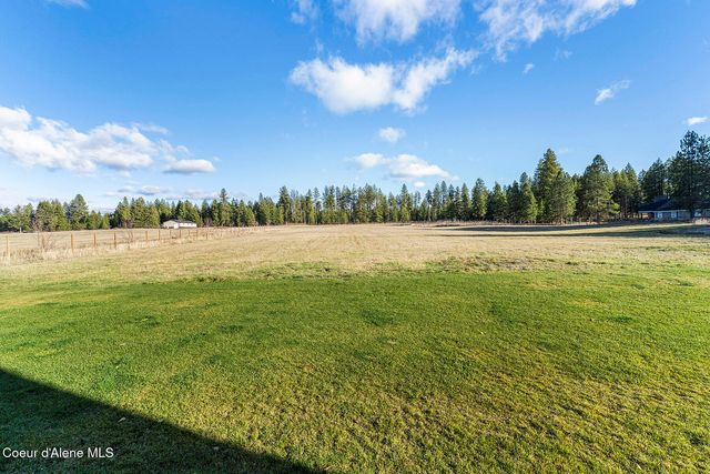 12378 N Meadow Wood LN, Hayden, ID 83835