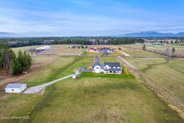 12378 N Meadow Wood LN, Hayden, ID 83835