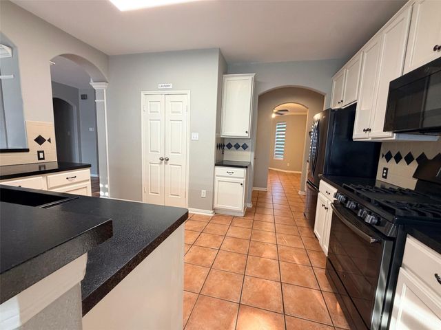 801 Cashew LN, Cedar Park, TX 78613