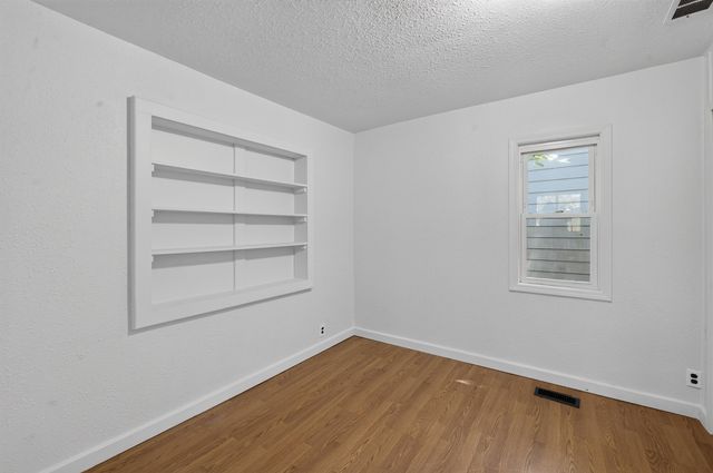 1452 Kenneth Street, Burton, MI 48529