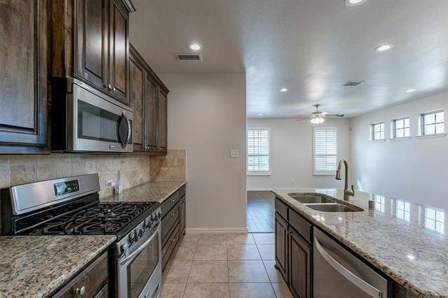 3927 Cascade Sky Drive, Arlington, TX 76005