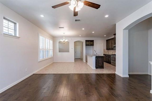 3927 Cascade Sky Drive, Arlington, TX 76005