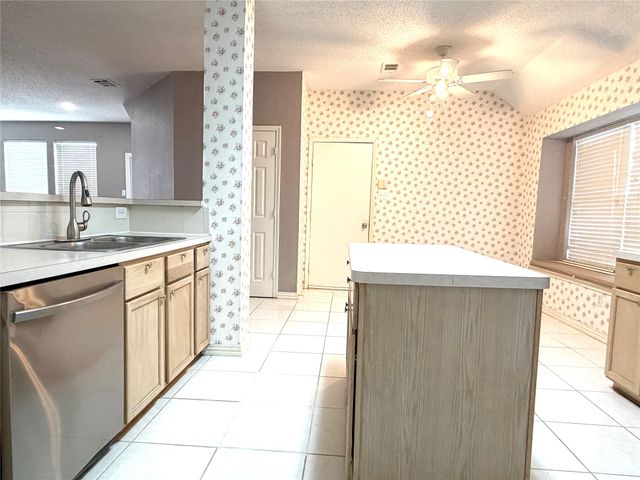 1618 Arbor Creek Drive, Garland, TX 75040