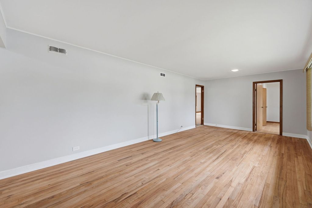834 S Wolf Road, Des Plaines, IL 60016 — photo 4