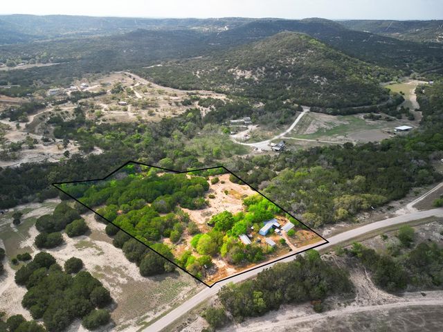 313 Elm Pass 2 Rd, Center Point, TX 78010