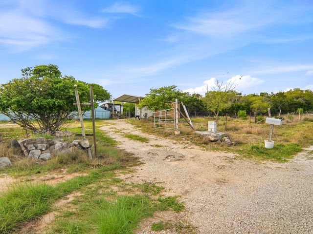 313 Elm Pass 2 Rd, Center Point, TX 78010