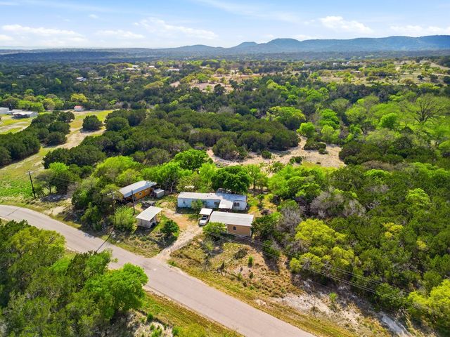 313 Elm Pass 2 Rd, Center Point, TX 78010