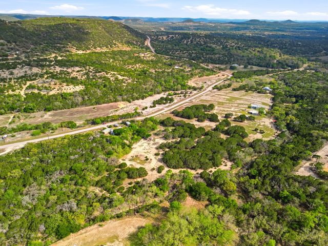 313 Elm Pass 2 Rd, Center Point, TX 78010