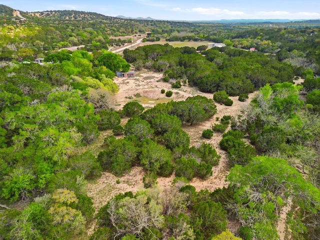 313 Elm Pass 2 Rd, Center Point, TX 78010