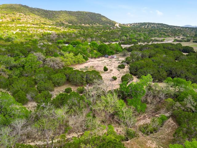 313 Elm Pass 2 Rd, Center Point, TX 78010