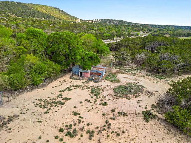 313 Elm Pass 2 Rd, Center Point, TX 78010