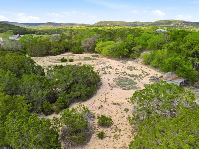 313 Elm Pass 2 Rd, Center Point, TX 78010