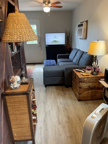 313 Elm Pass 2 Rd, Center Point, TX 78010