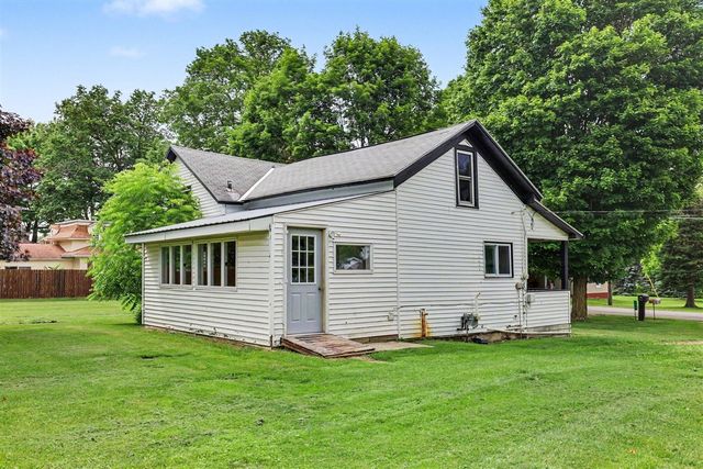 190 E Cross Street, Clarksville, MI 48815