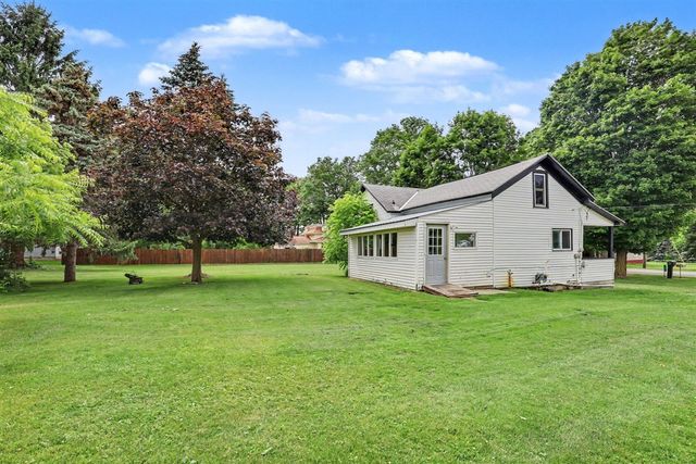 190 E Cross Street, Clarksville, MI 48815