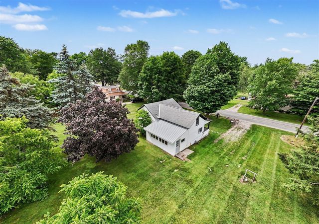190 E Cross Street, Clarksville, MI 48815