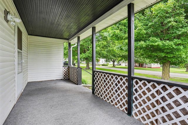 190 E Cross Street, Clarksville, MI 48815