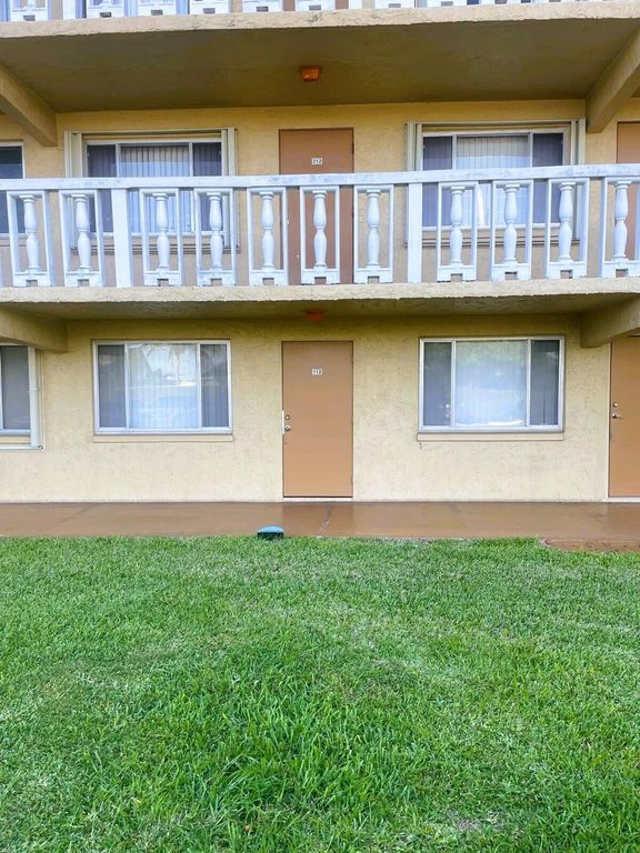 100 Village Green Circle E 112, Palm Springs, FL 33461