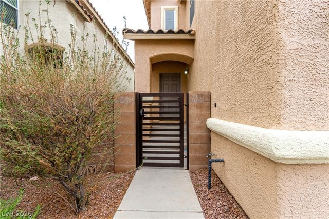 10622 Blue Larkspur Court, Las Vegas, NV 89141