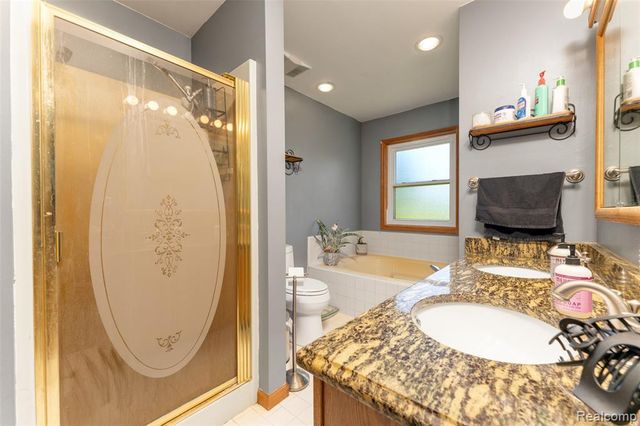 6879 Crofoot Road, Howell, MI 48843