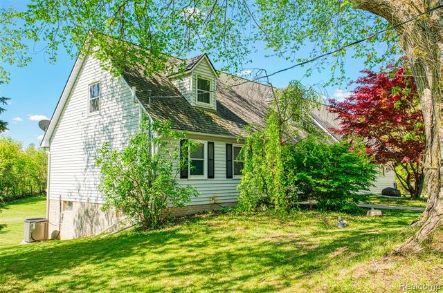 6879 Crofoot Road, Howell, MI 48843