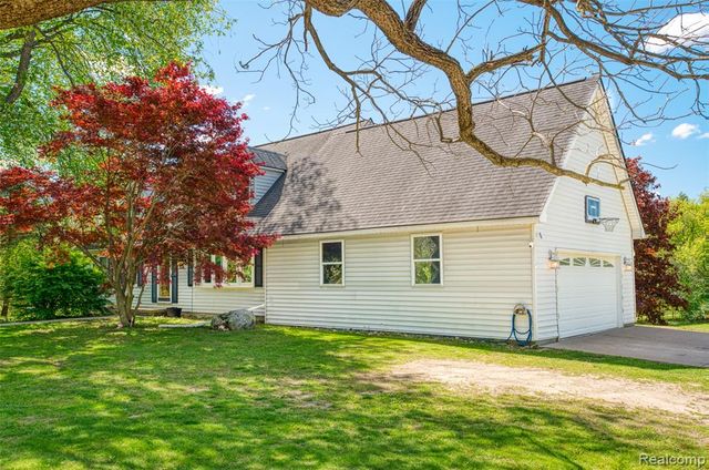 6879 Crofoot Road, Howell, MI 48843