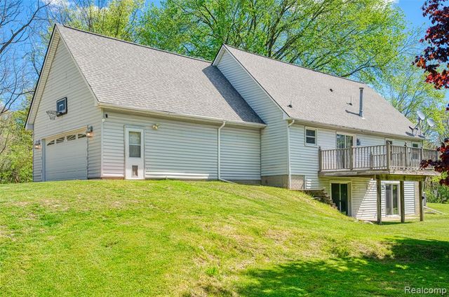 6879 Crofoot Road, Howell, MI 48843