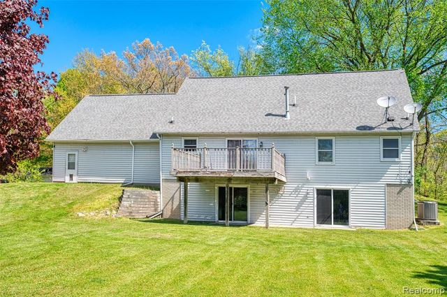 6879 Crofoot Road, Howell, MI 48843