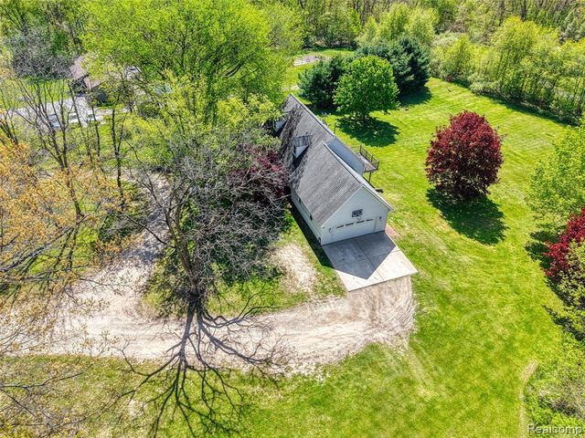 6879 Crofoot Road, Howell, MI 48843
