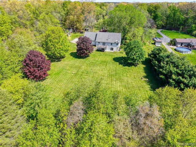 6879 Crofoot Road, Howell, MI 48843