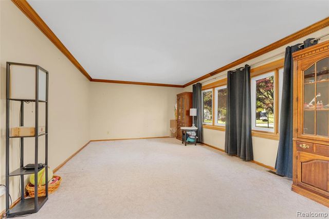 6879 Crofoot Road, Howell, MI 48843