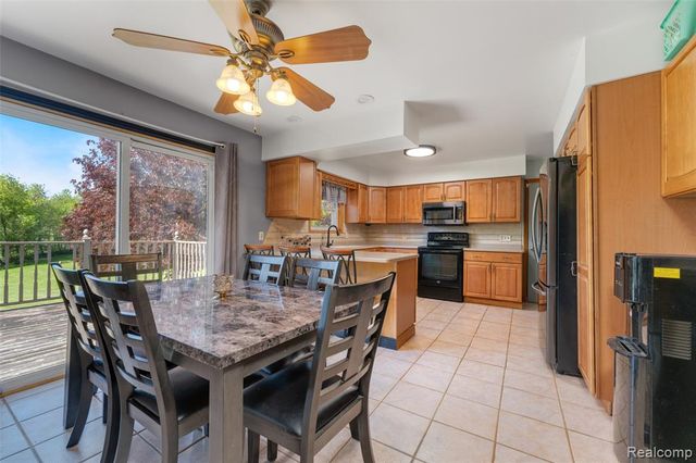 6879 Crofoot Road, Howell, MI 48843