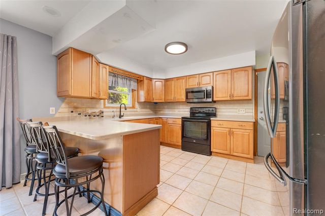 6879 Crofoot Road, Howell, MI 48843