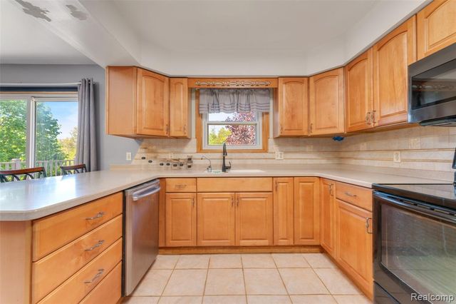 6879 Crofoot Road, Howell, MI 48843