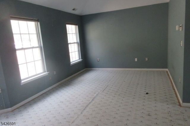95 Pinehurst Dr, Washington Twp., NJ 07882