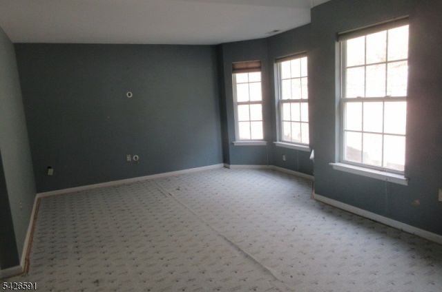 95 Pinehurst Dr, Washington Twp., NJ 07882