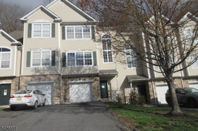 95 Pinehurst Dr, Washington Twp., NJ 07882