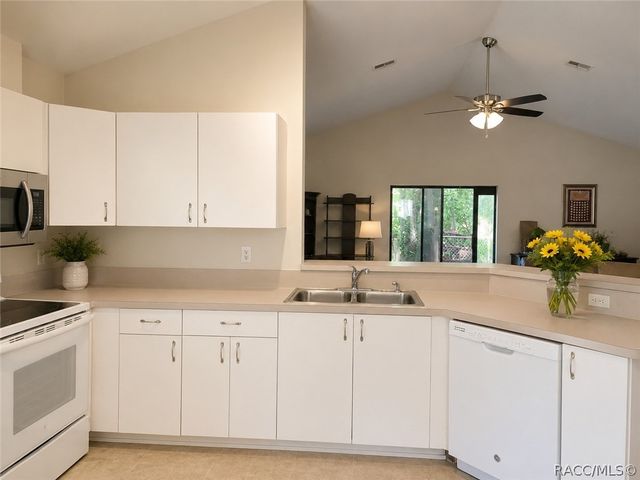 495 E Stratford Avenue, Lecanto, FL 34461